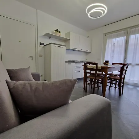 Iris Apartment *